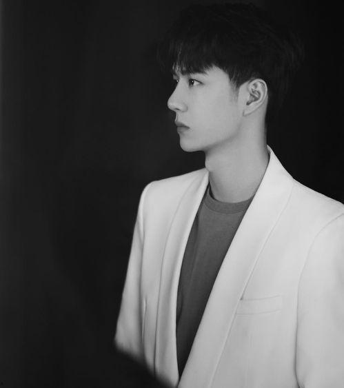 吃瓜娱乐圈王一博赵丽颖,王一博赵丽颖携手演绎娱乐圈甜蜜风暴